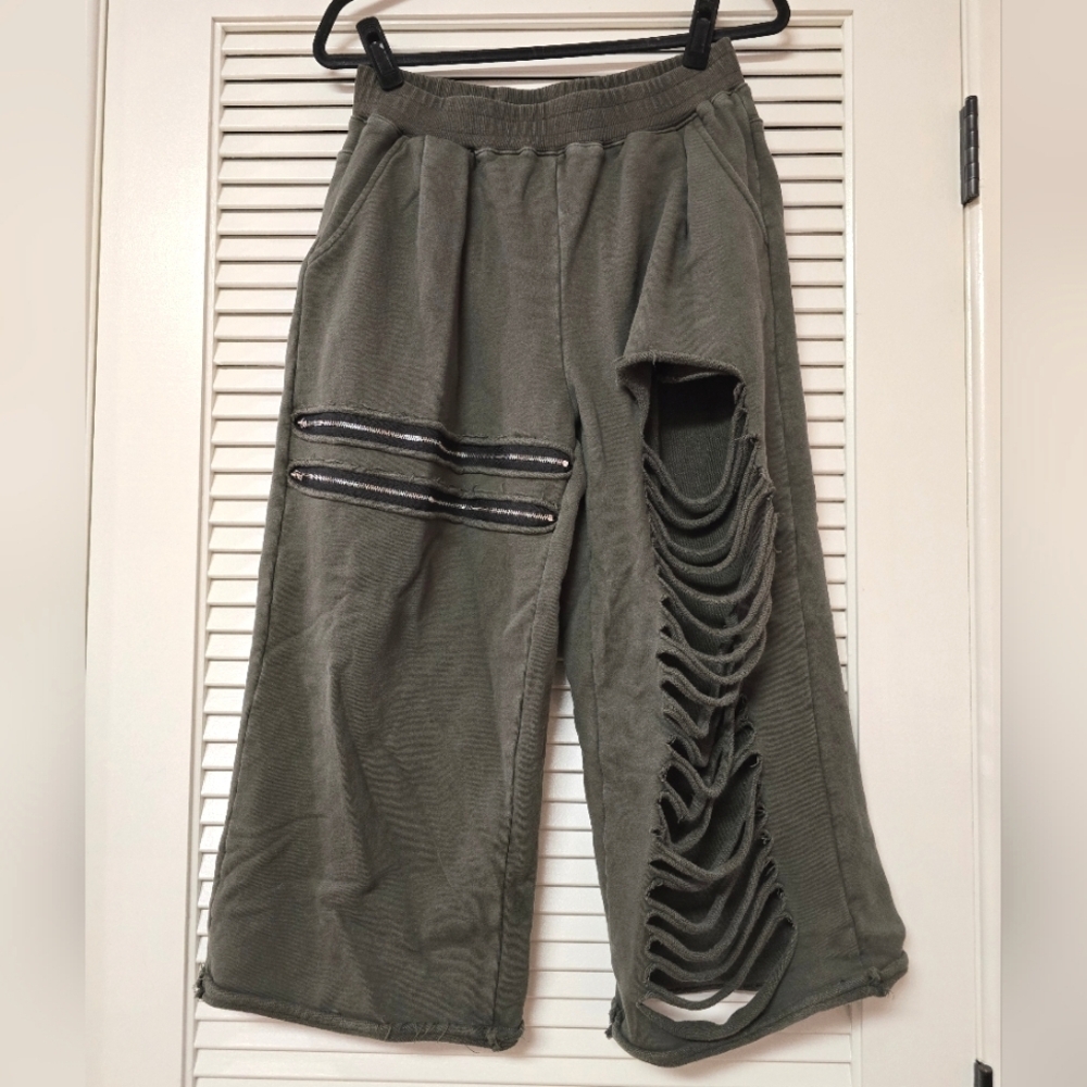 TOV Los Angeles - 100% Cotton Distressed Green Pants With Pockets